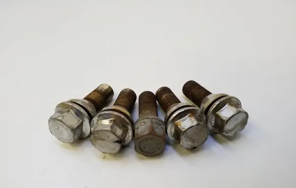 Volvo XC90 Nuts/bolts 