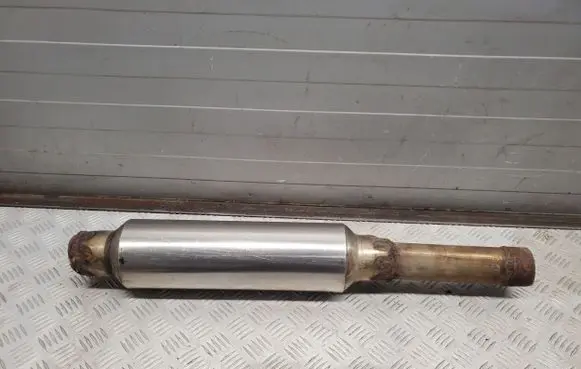 Dodge Challenger Intake resonator 