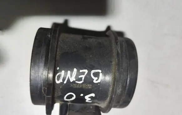 Audi A6 S6 C5 4B Mass air flow meter 06C133471A AFH7501A