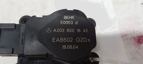 Mercedes-Benz E W211 Air flap motor/actuator A2038201642