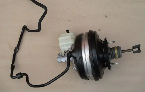 BMW 5 F10 F11 Brake booster 6796726