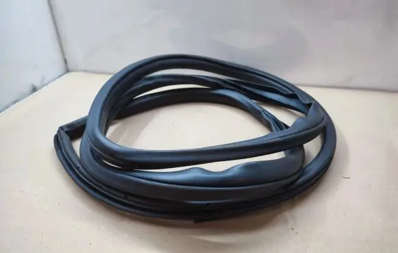 Front door rubber seal