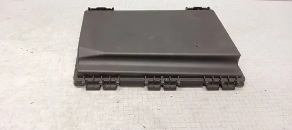 Opel Zafira B Fuse box cover 13125865 74338200 015349241