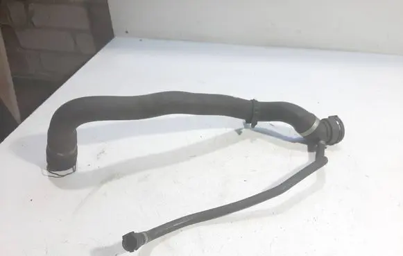 Engine coolant pipe/hose