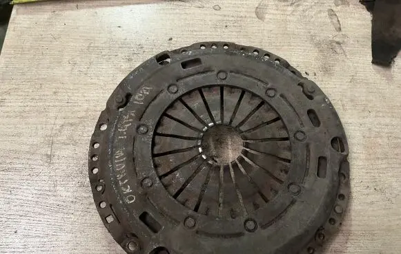 Skoda Octavia Mk2 (1Z) Pressure plate 03C141025G