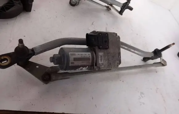Audi A4 S4 B8 8K Front wiper linkage and motor 8K1955119A 8T1955119