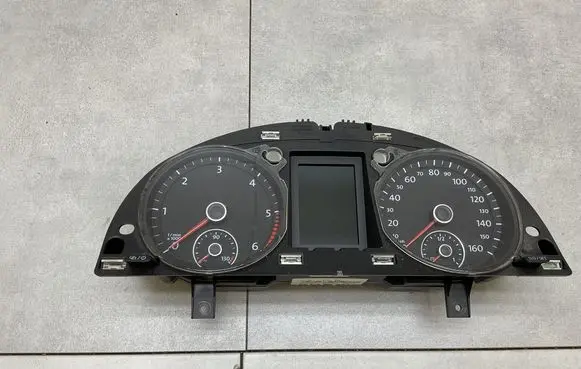 Volkswagen PASSAT B7 Speedometer (instrument cluster) 3AA920970J