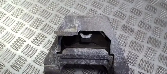 Opel Vectra C Engine mount bracket 