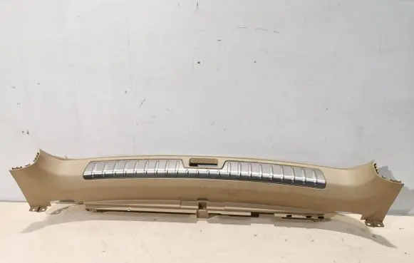 Trunk/boot sill cover protection