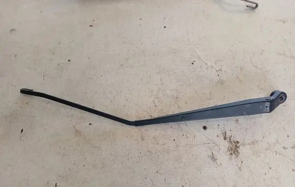 Suzuki Swift I Front wiper blade arm
