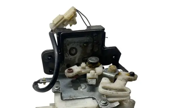 Mazda 3 I Tailgate/trunk/boot lock/catch/latch