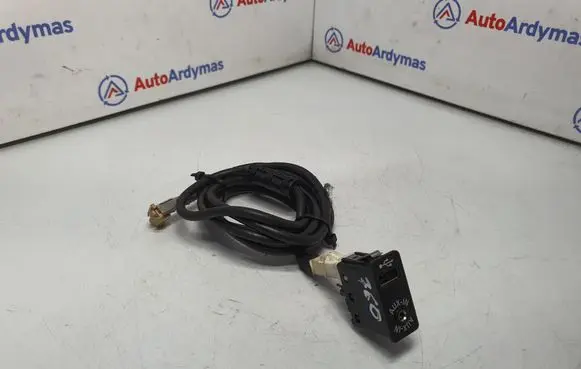 BMW 5 GT F07 AUX in-socket connector 9237653 84109237653 9129651