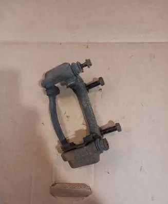 Mercedes-Benz C W203 Front Brake Caliper Pad/Carrier 