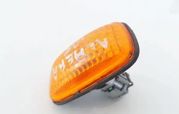 Nissan Almera Front fender indicator light