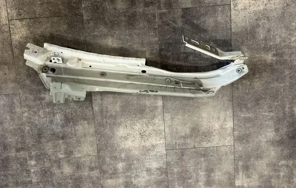 Audi Q7 4L Fender mounting bracket 4L0805175 4L0805157B