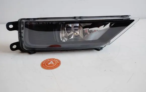 Volkswagen Tiguan Front fog light 10472080000 5NA941700B