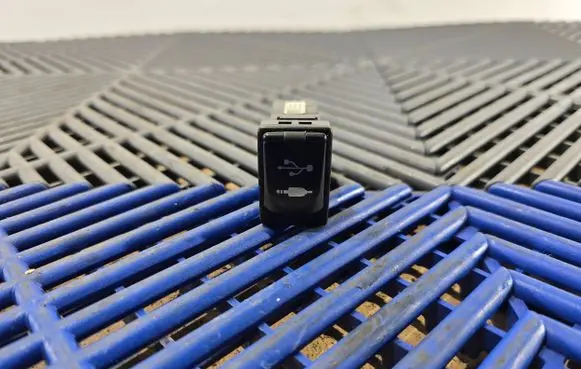 Toyota C-HR I USB socket connector FC0600021