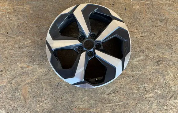 Nissan Qashqai J12 R18 alloy rim C04594