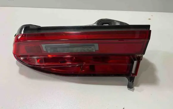 Tailgate rear/tail lights