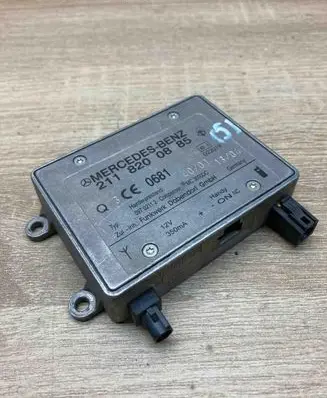 Mercedes-Benz E W211 Antenna control unit 2118200885 0681