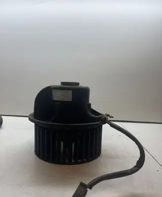 Volkswagen PASSAT B3 Heater fan/blower 3137020022