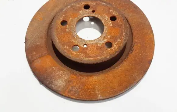Toyota Avensis T270 Rear brake disc neventiliuojamas