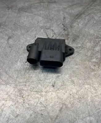 Mercedes-Benz E W211 Glow plug pre-heat relay A6429005801 14325000431 0522140210