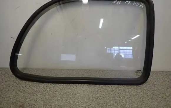 Nissan Micra Side middle window/glass 