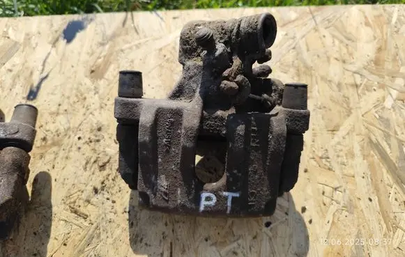 Mazda 3 II Rear brake caliper