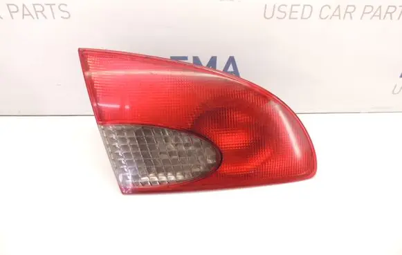 Toyota Avensis T220 Tailgate rear/tail lights D162