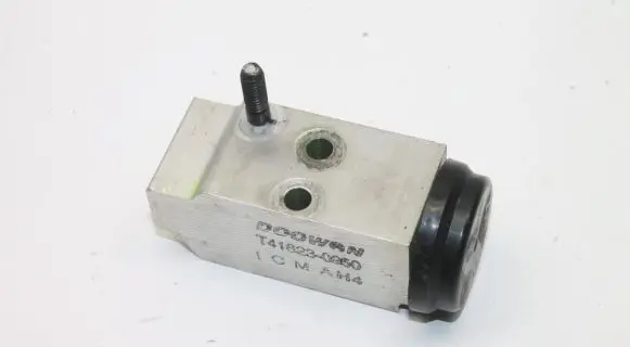 KIA Sorento Air conditioning (A/C) expansion valve T416230950