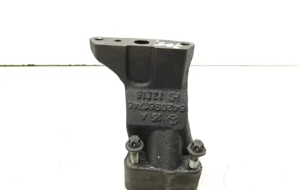 Engine mounting bracket