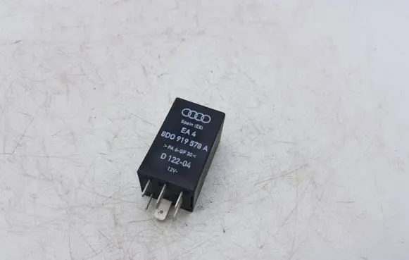 Volkswagen PASSAT B5 Other relay 8D0919578A
