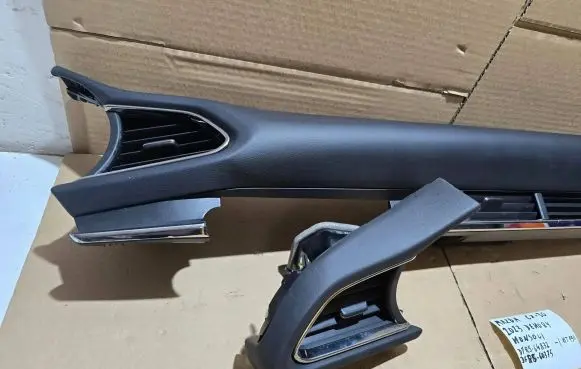 Mazda CX-30 Dash center air vent grill dfr5-64832