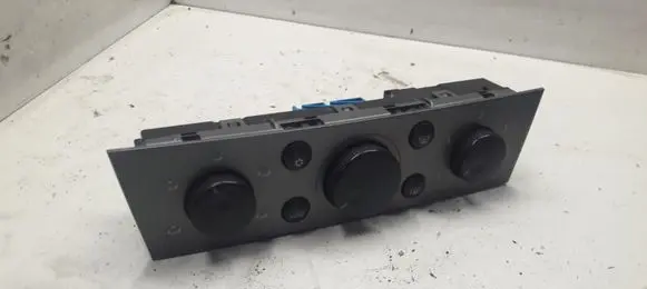 Opel Vectra C Fan control module 13138190