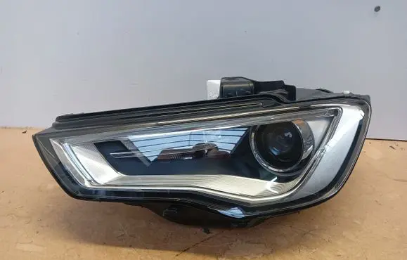 Audi A3 S3 8V Headlight/headlamp 8V0941005