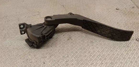 Volkswagen Touareg I Accelerator throttle pedal 7L0723507