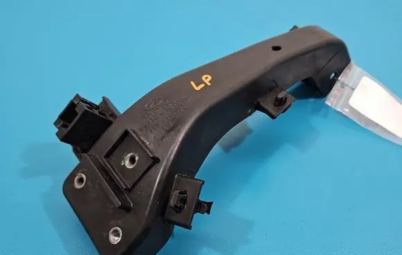 Hyundai Elantra VI Headlight/headlamp mounting bracket 64118-F2000 IMPRK1538863