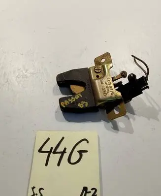 Volkswagen PASSAT B3 Tailgate/trunk/boot lock/catch/latch 357827503B