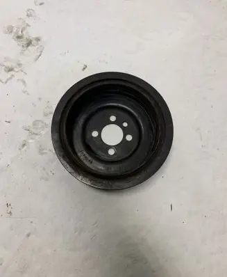 Volkswagen PASSAT B6 Crankshaft pulley 03G105243