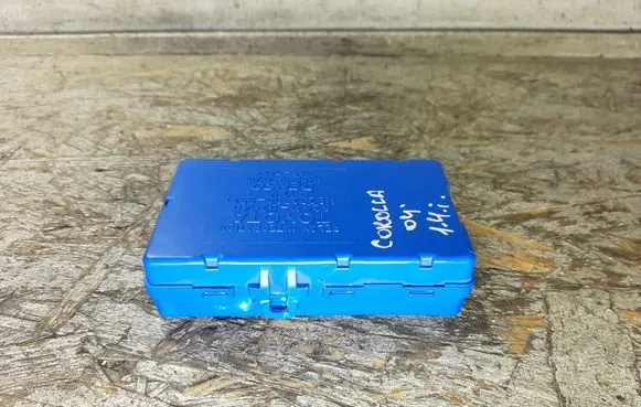Toyota Corolla E120 E130 Comfort/convenience module 8264102040