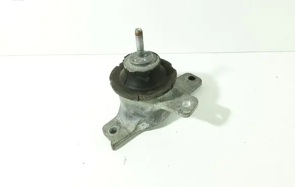 Mitsubishi Colt Engine mount bracket