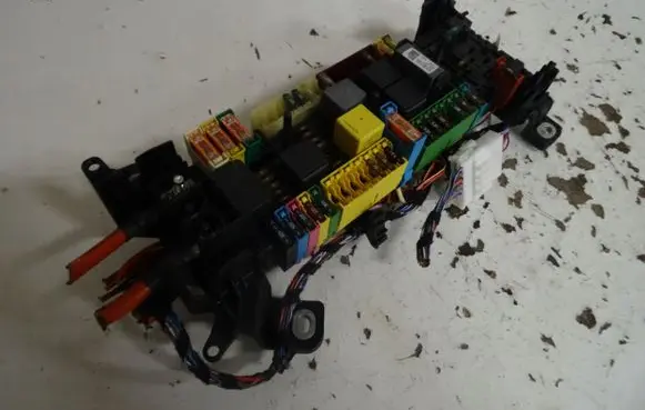 Mercedes-Benz B W246 W242 Fuse module AM246