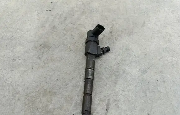 Opel Insignia A Fuel injector 0445110327