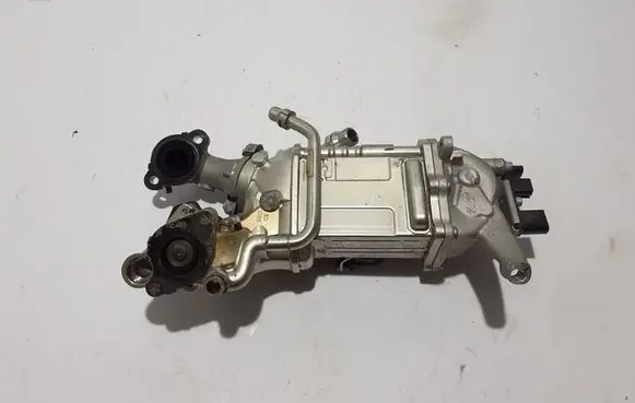 BMW 5 G30 G31 G38 EGR valve cooler 8598309