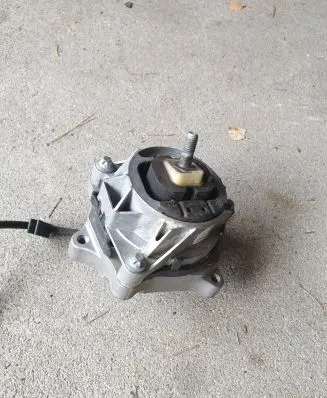 BMW 1 F20 F21 Engine mount bracket 6859407