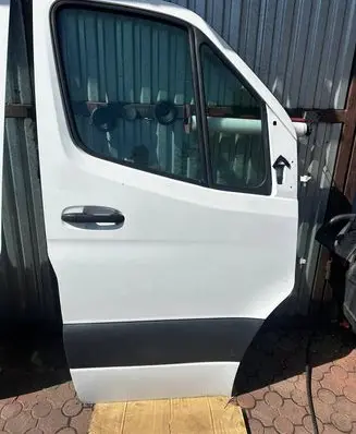 Mercedes-Benz Sprinter W907 W910 Front door 