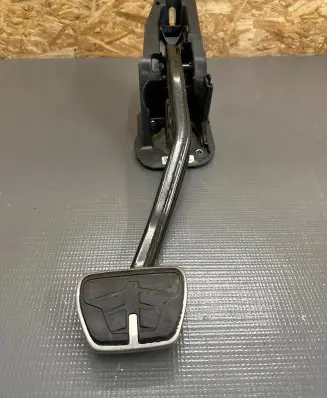 BMW X6 F16 Brake pedal 687428004 17205310 0800251010