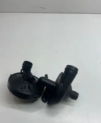 BMW X5 E53 Oil breather separator 7501566 040500
