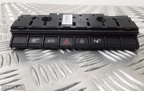 Dacia Duster II Hazard light switch 28E86420R